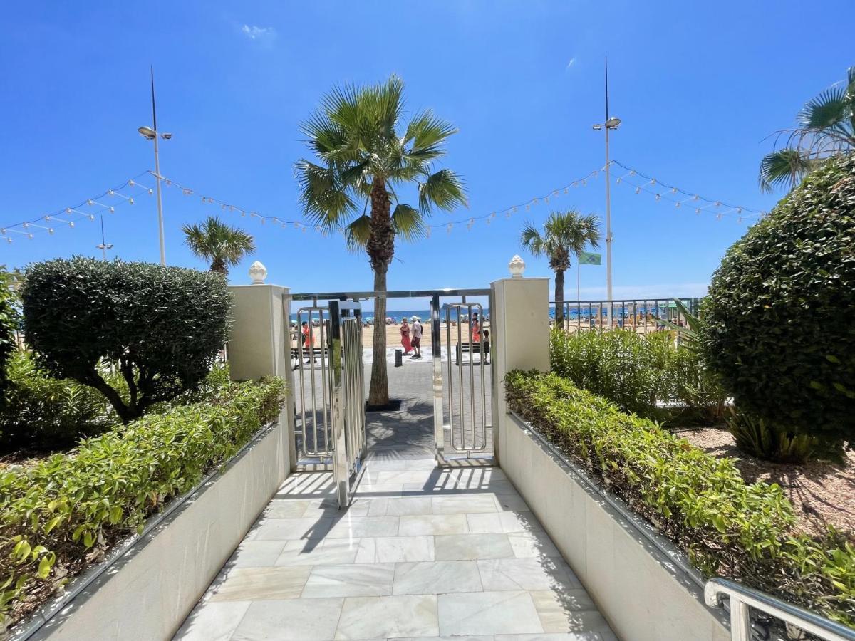 Tor Maraya Seafront Levante Beach ベニドルム エクステリア 写真